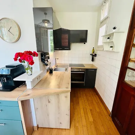 Apartment Relaxing 2br With Private Garden, Near The Center *