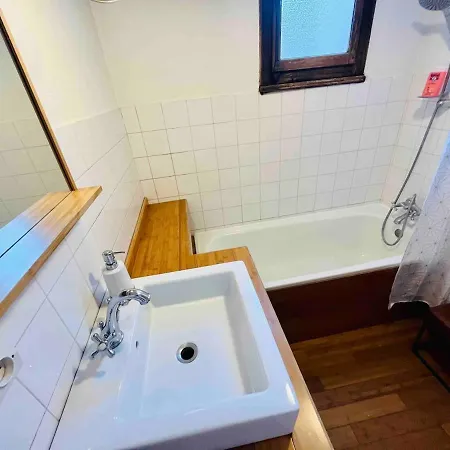 Relaxing 2br With Private Garden, Near The Center Apartment *