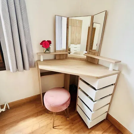 Relaxing 2br With Private Garden, Near The Center Apartment